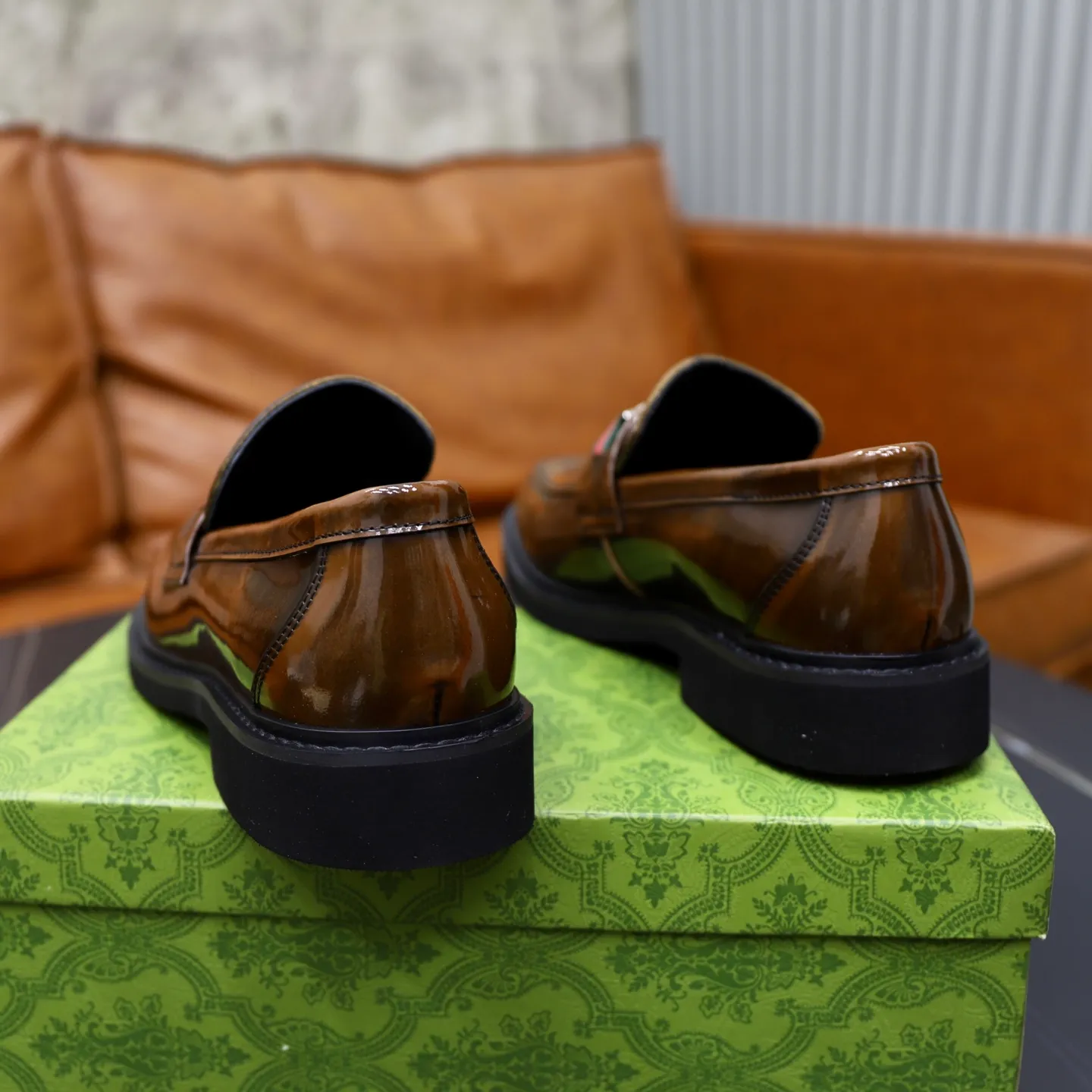 Ex-factory price: 540💰🙅‍♂️🙅‍♂️🙅‍♂️ Brand: GUCCI Standard code: Men's code 38-44 (45 can be customized) Grade: Same style as the official website Original order quality Material: Original cowhide surface Comfortable cowhide lining Original outsole Style category: Men's fashionable casual leather shoes Distinguished big-name luxury elements Top luxury Color: actual picture color